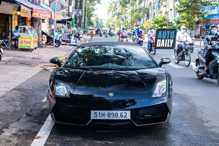 ‘Thay đổi không khí’ bằng cách sở hữu chiếc Lamborghini, ông Đặng Lê Nguyên Vũ ngay lập tức mua chiếc Gallardo Spyder hiếm có lamborghini-gallardo-spyder-performante-qua-vu-Mytour-15.JPG