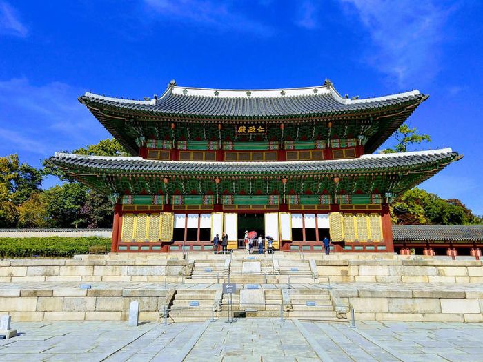 Trải nghiệm vẻ uy nghi và tráng lệ của cung điện Changdeokgung 2