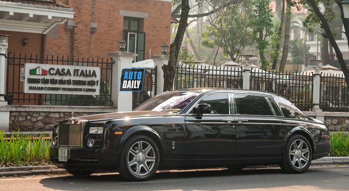 Rolls-Royce Phantom Rồng của 'Bầu' Kiên tái xuất, 10 năm trở lại với Việt Nam adt-9142-copy.jpg