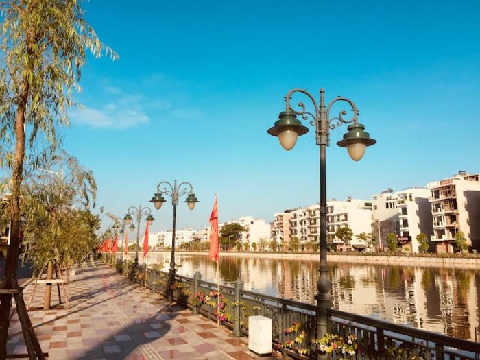 Trải nghiệm vui chơi tại Phố đi bộ Hải Phòng trong chuyến du lịch khám phá đất cảng.