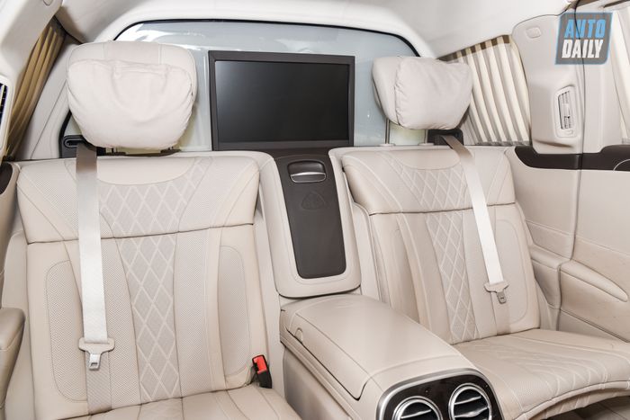 Mercedes-Maybach S650 Pullman - Sedan siêu sang dài 6,5 mét trên phố Hà Nội Limousine sang trọng dành cho 'Chủ tịch' Mercedes-Maybach S650 Pullman đẳng cấp như thế nào? dsc-0961.jpg