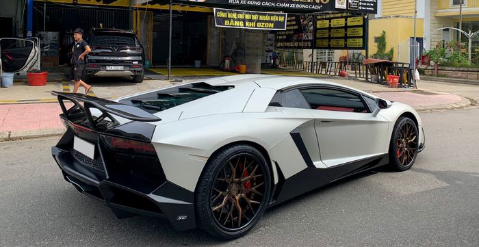 Hình ảnh của chiếc Lamborghini Aventador mới mà đại gia Huế vừa tậu về.