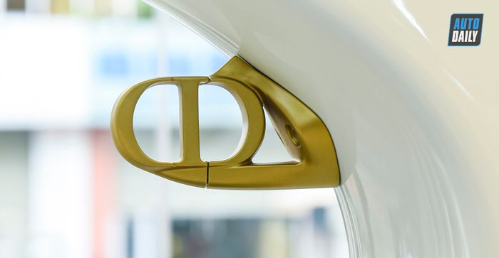 Khám phá chi tiết của chiếc Vespa 946 Christian Dior, mẫu xe tay ga đắt nhất tại Việt Nam với giá 697,5 triệu đồng.