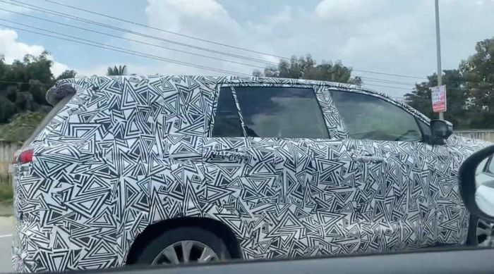 Toyota Innova 2023 sẽ được ra mắt trong tháng tới với mẫu MPV 7 chỗ sử dụng nền tảng TNGA. Hình ảnh: toyota-innova-zenix-spyshot-india-5-850x472.jpg