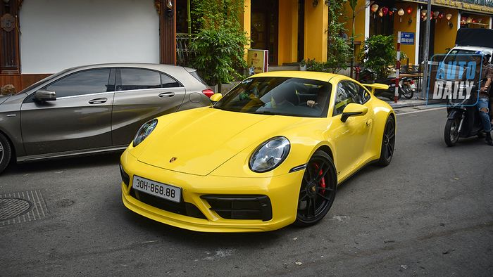 Thưởng thức chiếc Porsche 911 Carrera GTS 2022 đẹp mắt với biển số đẹp tại Hà Nội 18.jpg