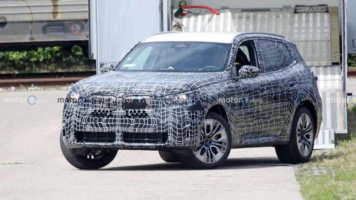 BMW X3 thế hệ mới lần đầu xuất hiện trên đường thử nghiệm, dự kiến ra mắt vào năm 2024 2024-bmw-x3-front-view-spy-photo.jpg
