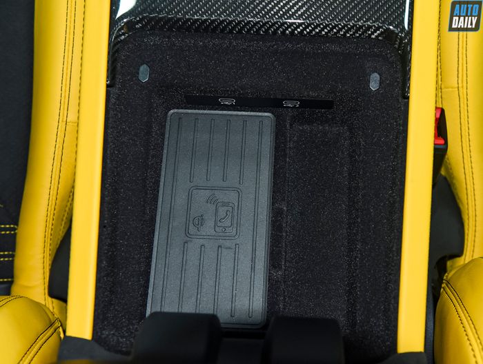 Hình ảnh chi tiết của chiếc Lamborghini Urus Pearl Capsule 2022 đầu tiên tại Việt Nam, ảnh số 35.jpg