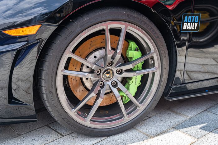 Gần gũi với Lamborghini Gallardo Spyder Performante: siêu xe mui trần hiếm có tại Việt Nam lamborghini-gallardo-spyder-performante-dau-tien-Mytour-8.JPG