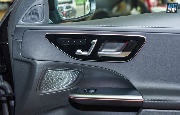 Ảnh chi tiết Mercedes-Benz C300 AMG First Edition 2022 tại đại lý c300-amg-fe-2022-2.jpg