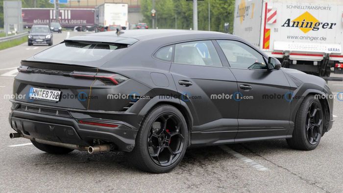 Lamborghini Urus đang chuẩn bị cho bản nâng cấp, hình ảnh có liên quan đến lamborghini-urus-evo-spy-shots7.jpeg