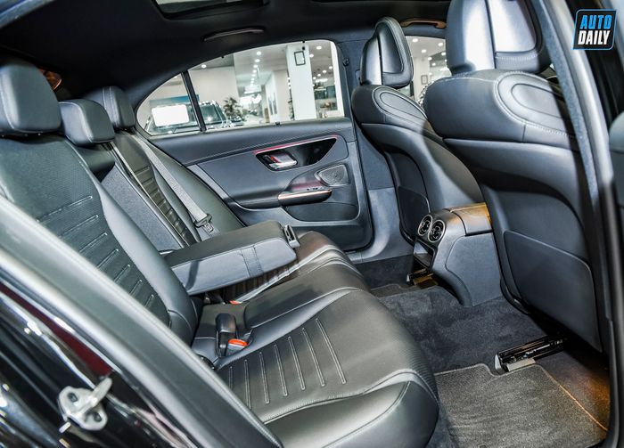 Ảnh chi tiết Mercedes-Benz C300 AMG First Edition 2022 tại đại lý c300-amg-fe-2022-28.jpg