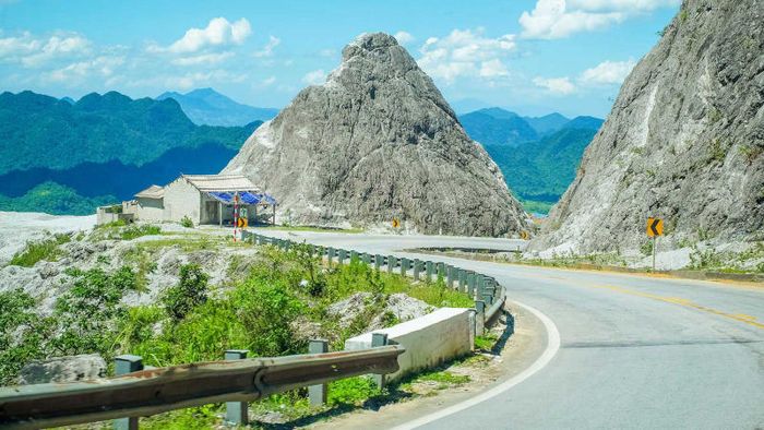 Thưởng ngoạn vẻ đẹp cổ tích của Hang Kia Pà Cò như trong một bức tranh sống động 4