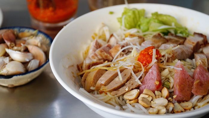 Hãy không bỏ lỡ cơ hội thưởng thức bún mắm nêm Hội An.
