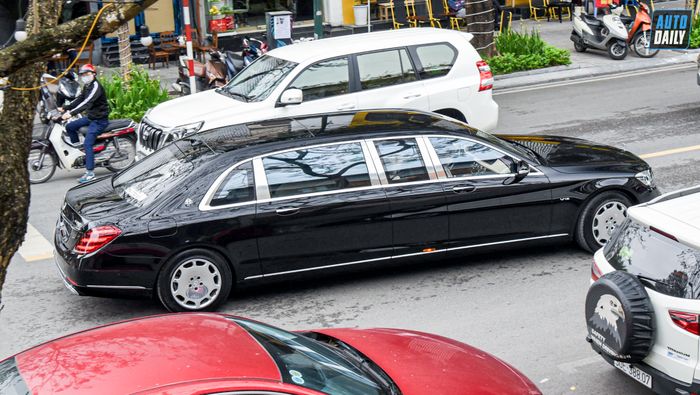 Mercedes-Maybach S650 Pullman - Sedan siêu sang dài 6,5 mét trên đường phố Hà Nội adt-7127.jpg