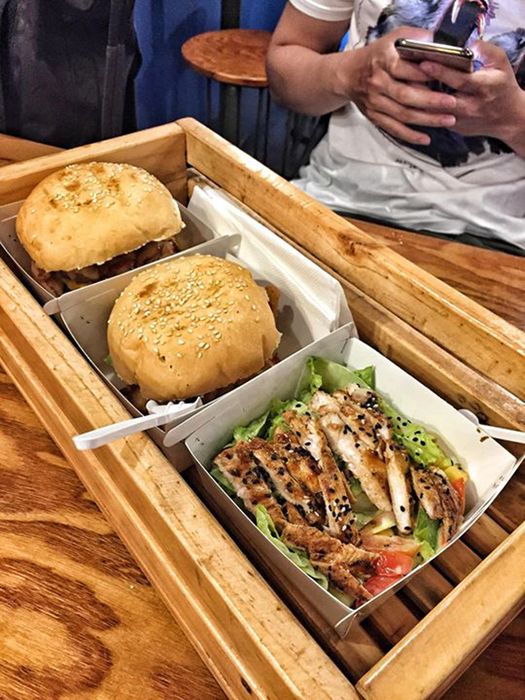 Hãy ngồi lại và lắng nghe đánh giá về chuyến du lịch foodtour Hải Phòng từ Mytour.vn bạn nhé!