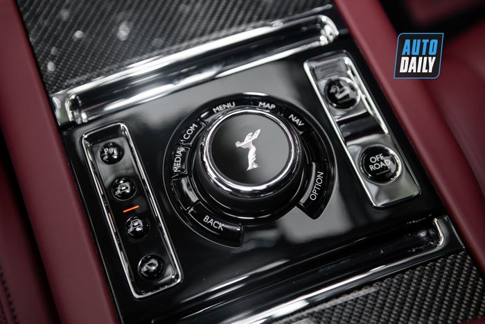 Khám phá chiếc Rolls-Royce Cullinan độ Mansory màu trắng duy nhất tại Việt Nam rolls-royce-cullinan-mansory-Mytour-20.JPG