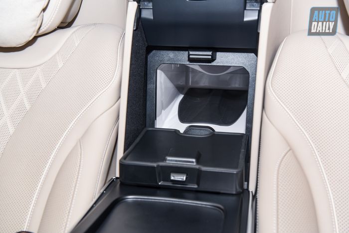 Mercedes-Maybach S650 Pullman - Sedan siêu sang dài 6,5 mét trên đường phố Hà Nội Limousine sang trọng cho 'Chủ tịch' Mercedes-Maybach S650 Pullman cỡ nào? dsc-0911.jpg