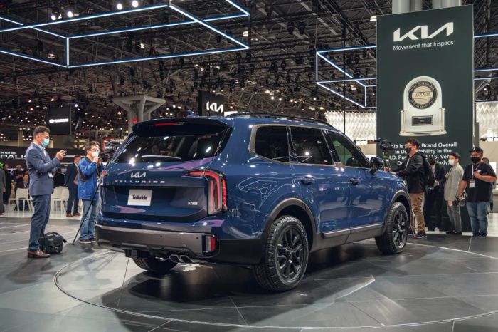 Ảnh thực tế Kia Telluride 2023: Nam tính, sang trọng, đầy đủ công nghệ an toàn, sẵn sàng thách thức Explorer