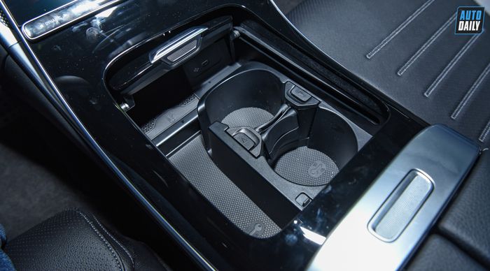 Ảnh chi tiết Mercedes-Benz C300 AMG First Edition 2022 tại đại lý c300-amg-fe-2022-7.jpg