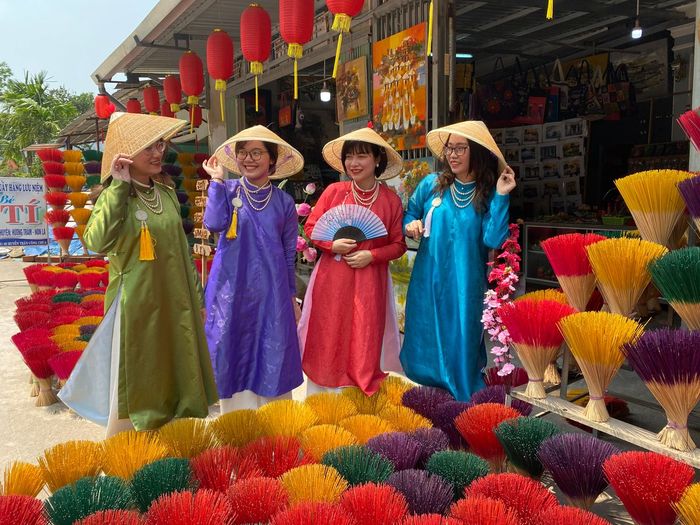 Trước làng hương Thủy Xuân, một vẻ đẹp không thể cưỡng lại