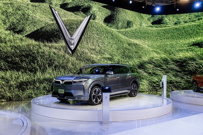 VinFast sẽ khai trương showroom đầu tiên ở California vào tuần tới vinfast-vf9-at-ces-2022-2.jpg