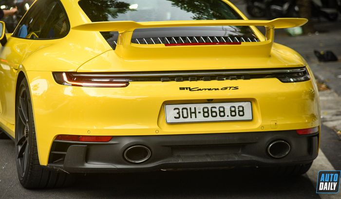 Thưởng thức chiếc Porsche 911 Carrera GTS 2022 đẹp mắt với biển số đẹp tại Hà Nội 16.jpg