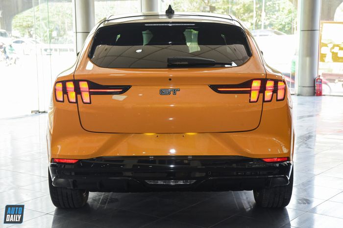Thông tin chi tiết về chiếc xe điện Ford Mustang Mach-E GT đầu tiên tại Việt Nam adt-5173.jpg