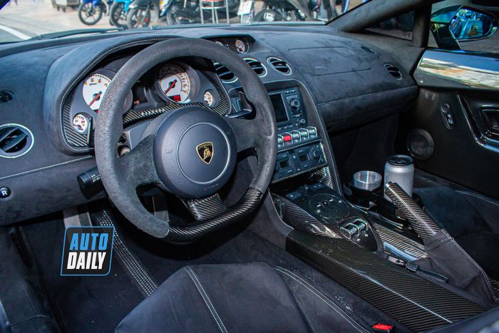 ‘Thay đổi không khí’ bằng cách sở hữu chiếc Lamborghini, ông Đặng Lê Nguyên Vũ ngay lập tức mua chiếc Gallardo Spyder hiếm có lamborghini-gallardo-spyder-performante-qua-vu-Mytour-10.JPG