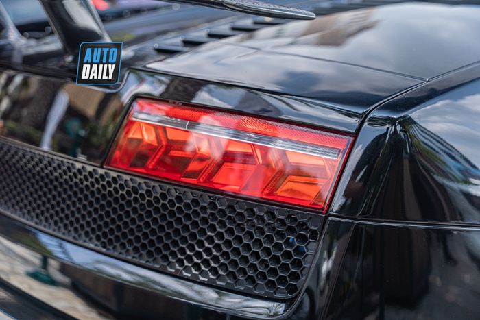 Gần gũi với Lamborghini Gallardo Spyder Performante: siêu xe mui trần hiếm có tại Việt Nam lamborghini-gallardo-spyder-performante-dau-tien-Mytour-11.JPG