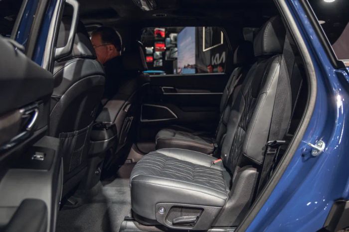 Ảnh thực tế của Kia Telluride 2023: Mạnh mẽ, sang trọng, đầy đủ công nghệ an toàn, sẵn sàng cạnh tranh với Explorer 2023-kia-telluride-x-pro-6128-1649863915.webp