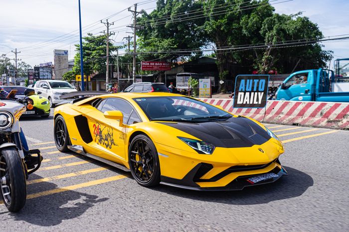Bộ ba siêu xe giá trăm tỷ ‘gây sốt’ ở Bình Dương, không có chiếc McLaren Senna như thường thấy