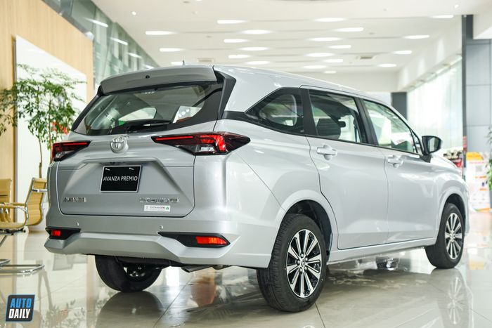 Xem gần Toyota Avanza Premio 2022 có giá 588 triệu tại đại lý adt-4937.jpg