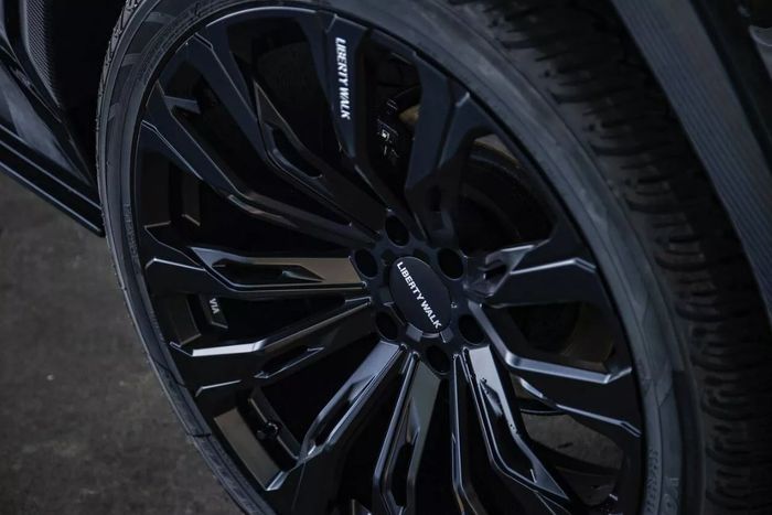 Lexus LX 600 thêm phần phong cách với bộ độ carbon từ Liberty Walk lexus-lx-600-4.jpg