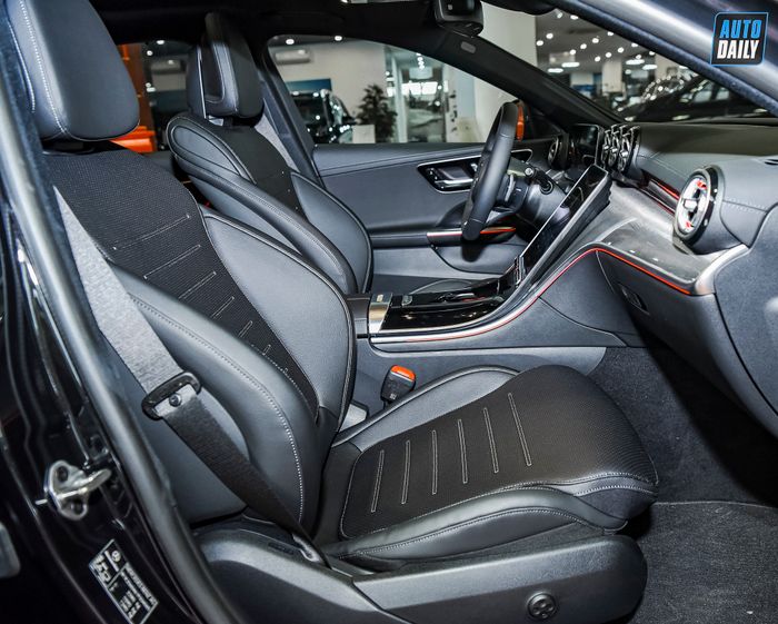 Ảnh chi tiết Mercedes-Benz C300 AMG First Edition 2022 tại đại lý c300-amg-fe-2022-31.jpg