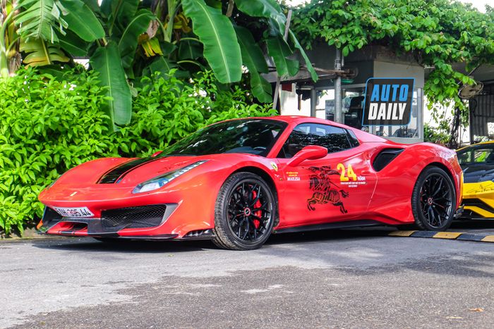 Dàn siêu xe trăm tỷ ‘hỗn loạn’ tại Bình Dương, thiếu vắng chiếc McLaren Senna như bình thường