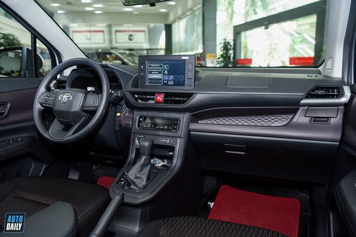 Xem gần Toyota Avanza Premio 2022 có giá 588 triệu tại đại lý adt-4977.jpg