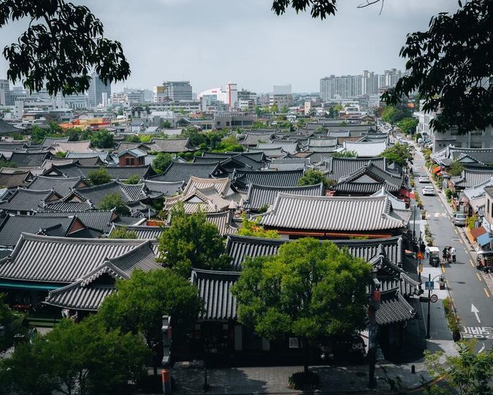 Trải nghiệm bình yên tại Làng Hanok Bukchon với khung cảnh dịu dàng như thi ca