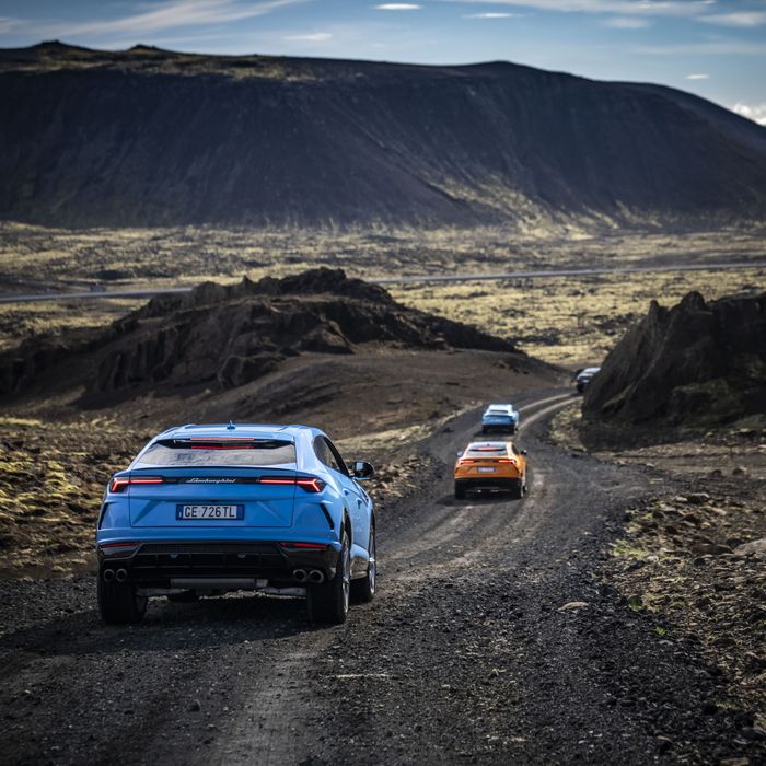 Khám phá băng đảo Iceland cùng dàn siêu SUV Lamborghini Urus lamborghini-urus-esperienza-avventura-6.jpg