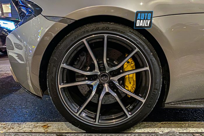McLaren 570S trước đây của Cường Đô-la, đã 'gỡ bỏ' gói độ Vorsteiner để trở về trạng thái 'nguyên bản'.