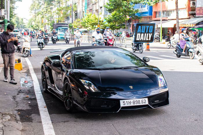 ‘Thay đổi không khí’ bằng cách sở hữu chiếc Lamborghini, ông Đặng Lê Nguyên Vũ ngay lập tức mua chiếc Gallardo Spyder hiếm có lamborghini-gallardo-spyder-performante-qua-vu-Mytour-1.JPG