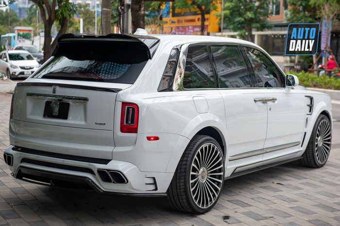 Khám phá chiếc Rolls-Royce Cullinan độ Mansory màu trắng duy nhất tại Việt Nam rolls-royce-cullinan-mansory-Mytour-2.JPG