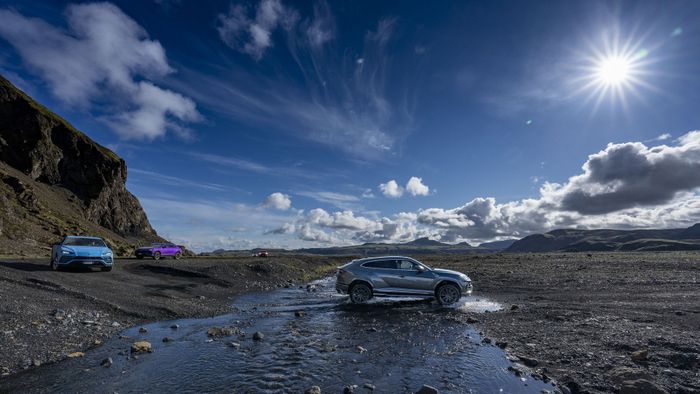 Khám phá băng đảo Iceland cùng dàn siêu SUV Lamborghini Urus lamborghini-urus-esperienza-avventura-15.jpg