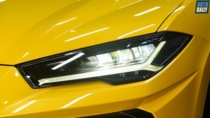 Bức hình chi tiết của Lamborghini Urus Pearl Capsule 2022 đầu tiên xuất hiện tại Việt Nam, hình số 1.jpg