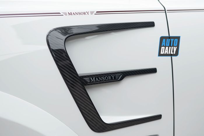 Khám phá chiếc Rolls-Royce Cullinan độ Mansory màu trắng duy nhất tại Việt Nam rolls-royce-cullinan-mansory-Mytour-8.JPG