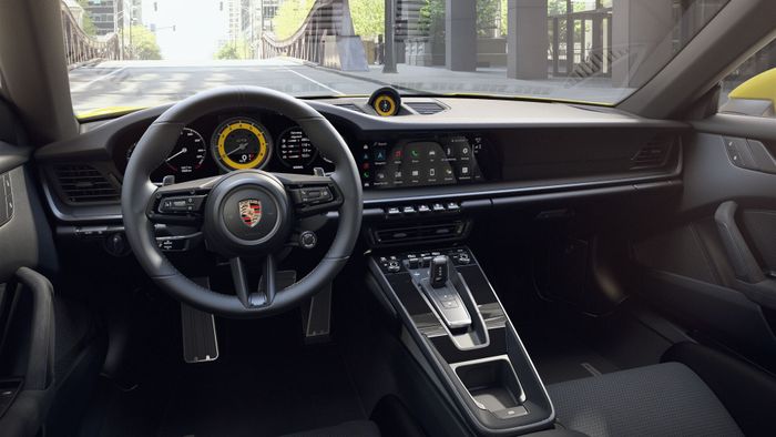 Thưởng thức chiếc Porsche 911 Carrera GTS 2022 đẹp mắt với biển số đẹp tại Hà Nội iris.jpg
