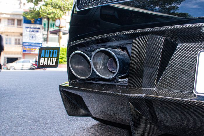 ‘Thay đổi không khí’ bằng cách sở hữu chiếc Lamborghini, ông Đặng Lê Nguyên Vũ ngay lập tức mua chiếc Gallardo Spyder hiếm có lamborghini-gallardo-spyder-performante-qua-vu-Mytour-7.JPG