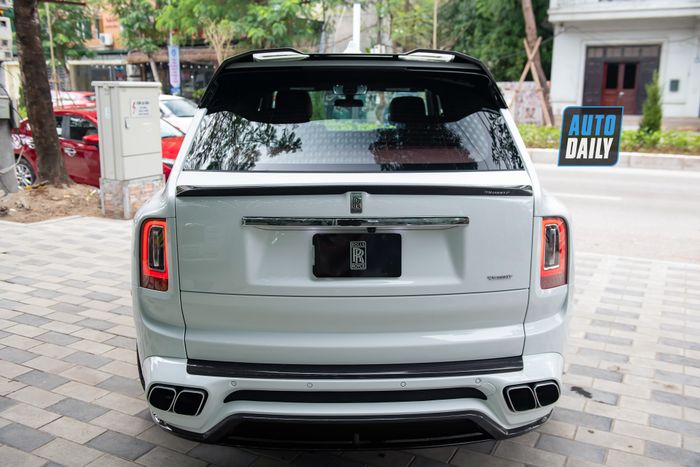 Khám phá chiếc Rolls-Royce Cullinan độ Mansory màu trắng duy nhất tại Việt Nam rolls-royce-cullinan-mansory-Mytour-11.JPG