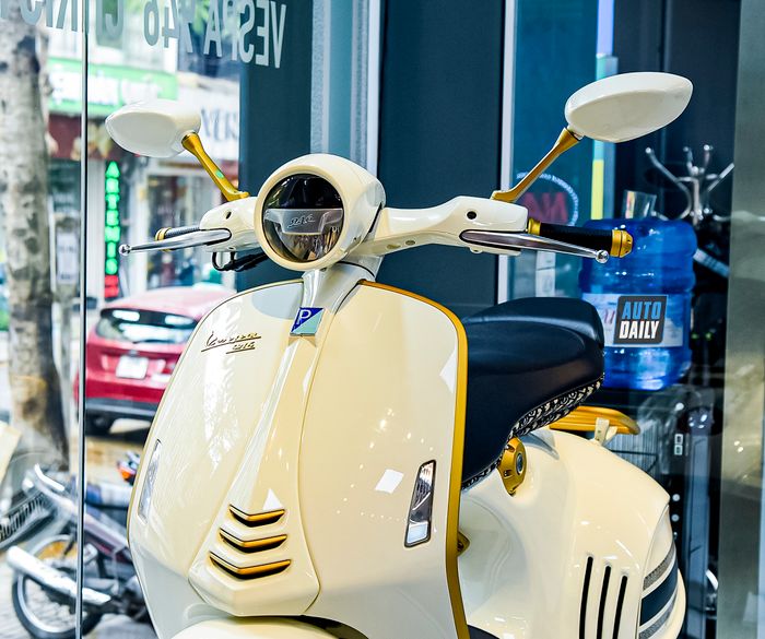 Khám phá chi tiết của chiếc Vespa 946 Christian Dior, mẫu xe tay ga đắt nhất tại Việt Nam với giá 697,5 triệu đồng.