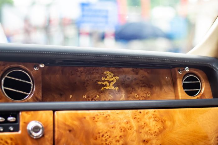 Rolls-Royce Phantom Rồng của 'Bầu' Kiên tái xuất, 10 năm về Việt Nam 167632033-2669832429870918-8789646560576690640-n.jpeg