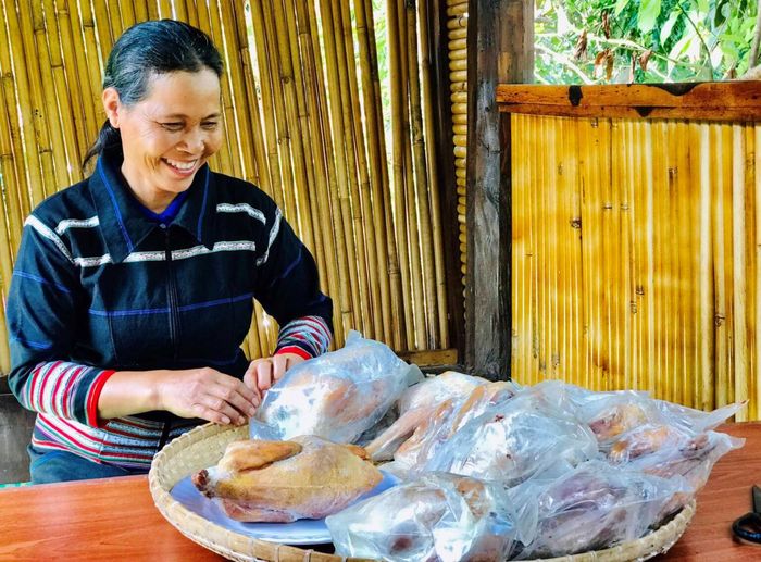 Gà xông khói Jơ Rai, món đặc sản không thể bỏ lỡ khi đến Gia Lai